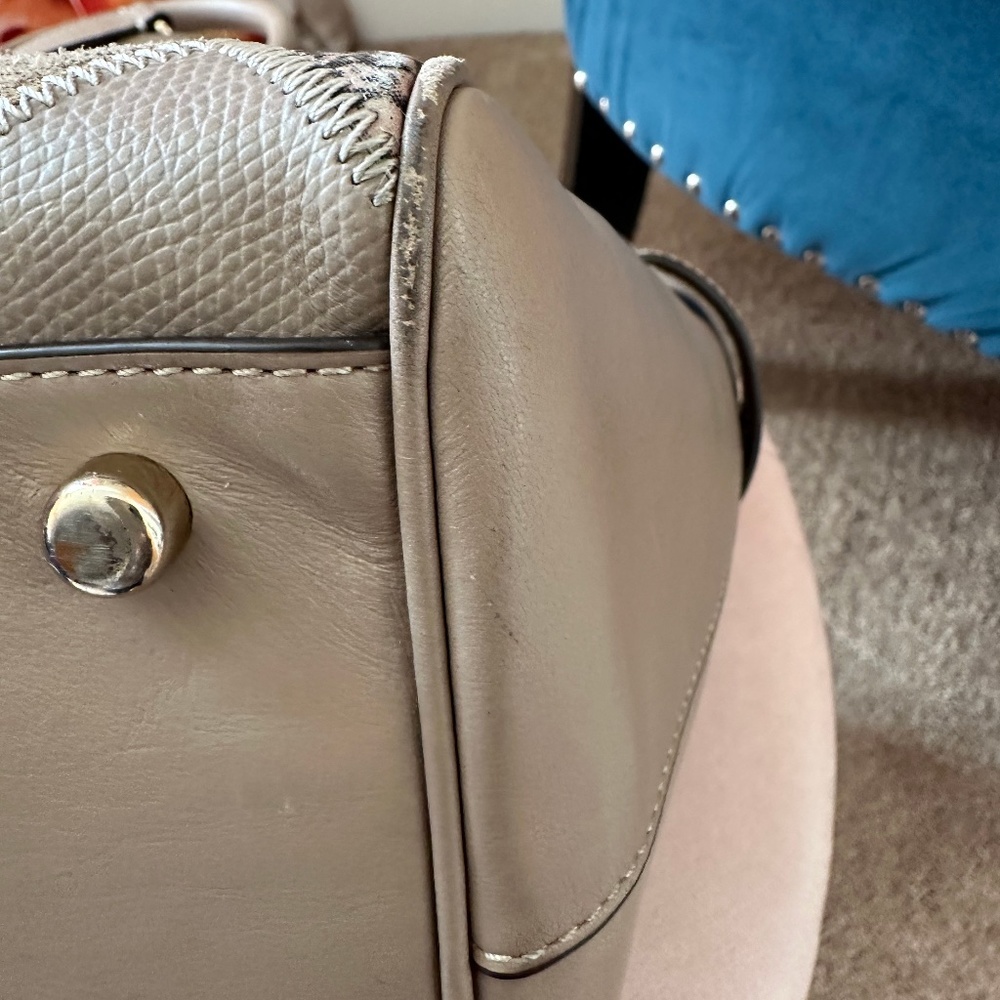 Coach Handbag in Lamb Skin Leather - Picture 13 of 16